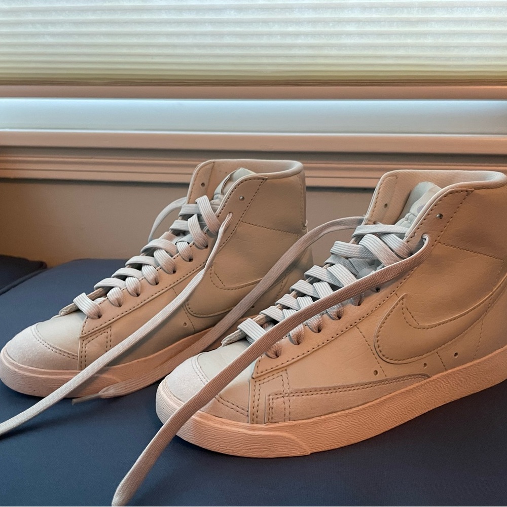 Nike Women's Light Blue High-Top Sneakers
